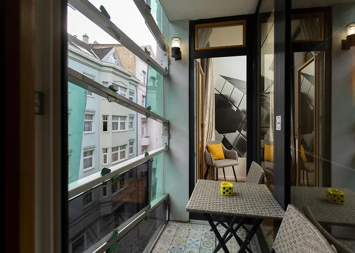 Downtown Cube Apartment